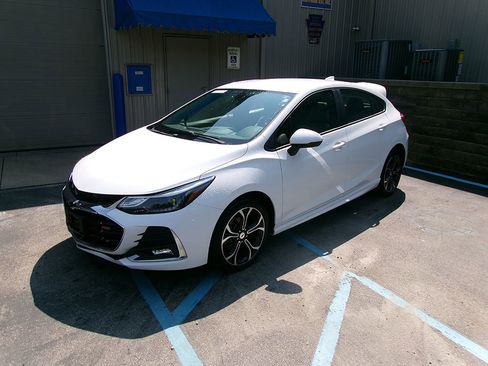 Used 2019 Chevrolet Cruze LT w/ Convenience Package image 4