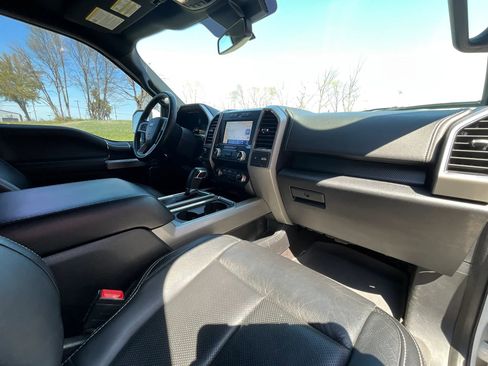 Used 2019 Ford F150 Lariat w/ Equipment Group 502A Luxury AWD/4WD image 17