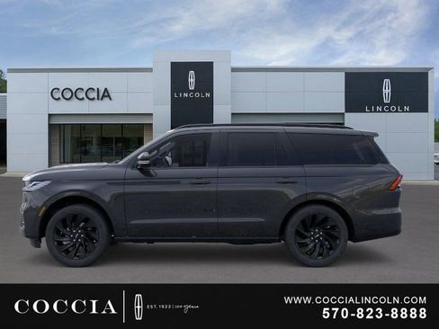 New 2025 Lincoln Navigator Reserve w/ Jet Appearance Package image 3