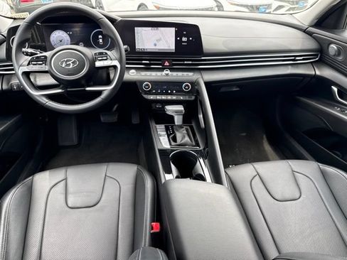 Used 2023 Hyundai Elantra Limited FWD image 4
