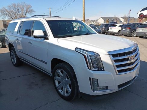 Used 2016 Cadillac Escalade ESV Premium image 6