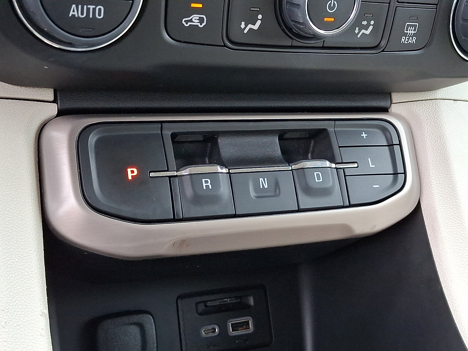 Used 2023 GMC Acadia Denali AWD/4WD image 14