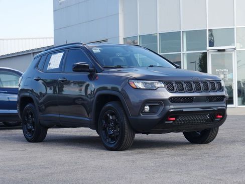 Used 2024 Jeep Compass Trailhawk AWD/4WD image 2
