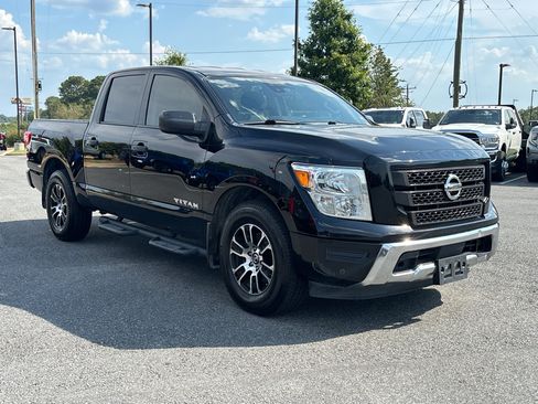 Used 2022 Nissan Titan SV w/ SV Convenience Package RWD image 4