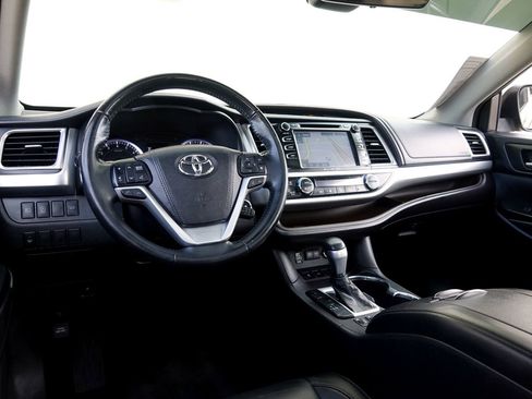 Used 2018 Toyota Highlander XLE image 5