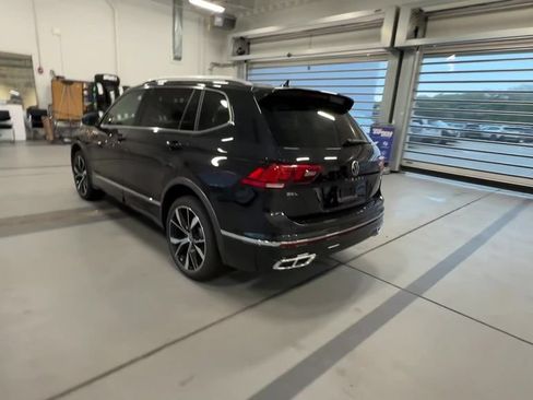 Certified 2024 Volkswagen Tiguan SEL R-Line AWD/4WD image 9