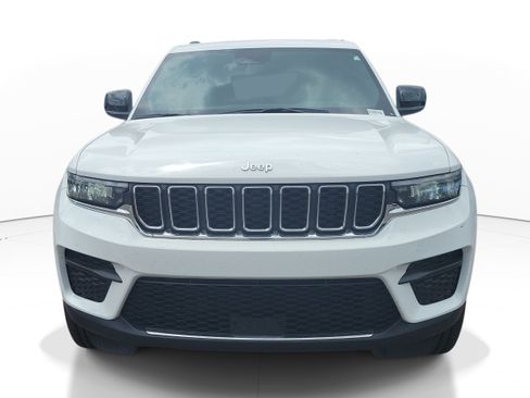 Used 2025 Jeep Grand Cherokee Laredo w/ Luxury Tech Group I RWD image 2