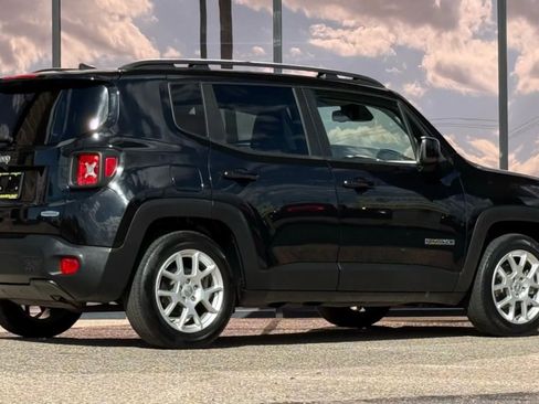 Used 2019 Jeep Renegade Latitude w/ UConnect 8.4 Nav Group image 14