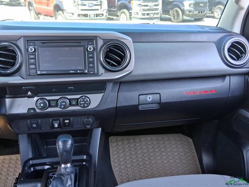 Used 2019 Toyota Tacoma SR5 RWD image 16