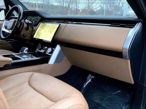 Used 2023 Land Rover Range Rover SE image 17