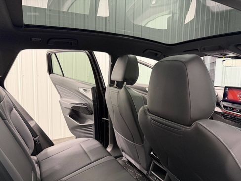 Used 2023 Volkswagen ID.4 Pro S image 16