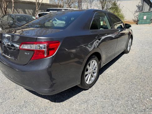 Used 2014 Toyota Camry XLE image 6
