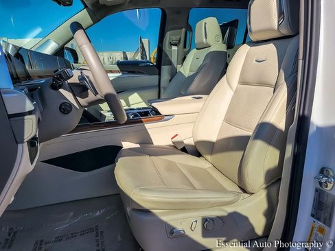 Used 2025 Cadillac Escalade Sport Platinum image 9