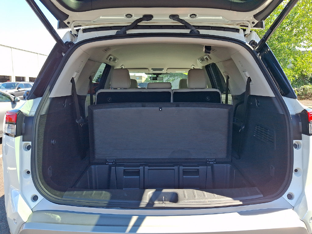 Used 2023 Nissan Pathfinder SL AWD/4WD image 30