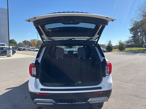 New 2026 Ford Explorer Platinum image 9