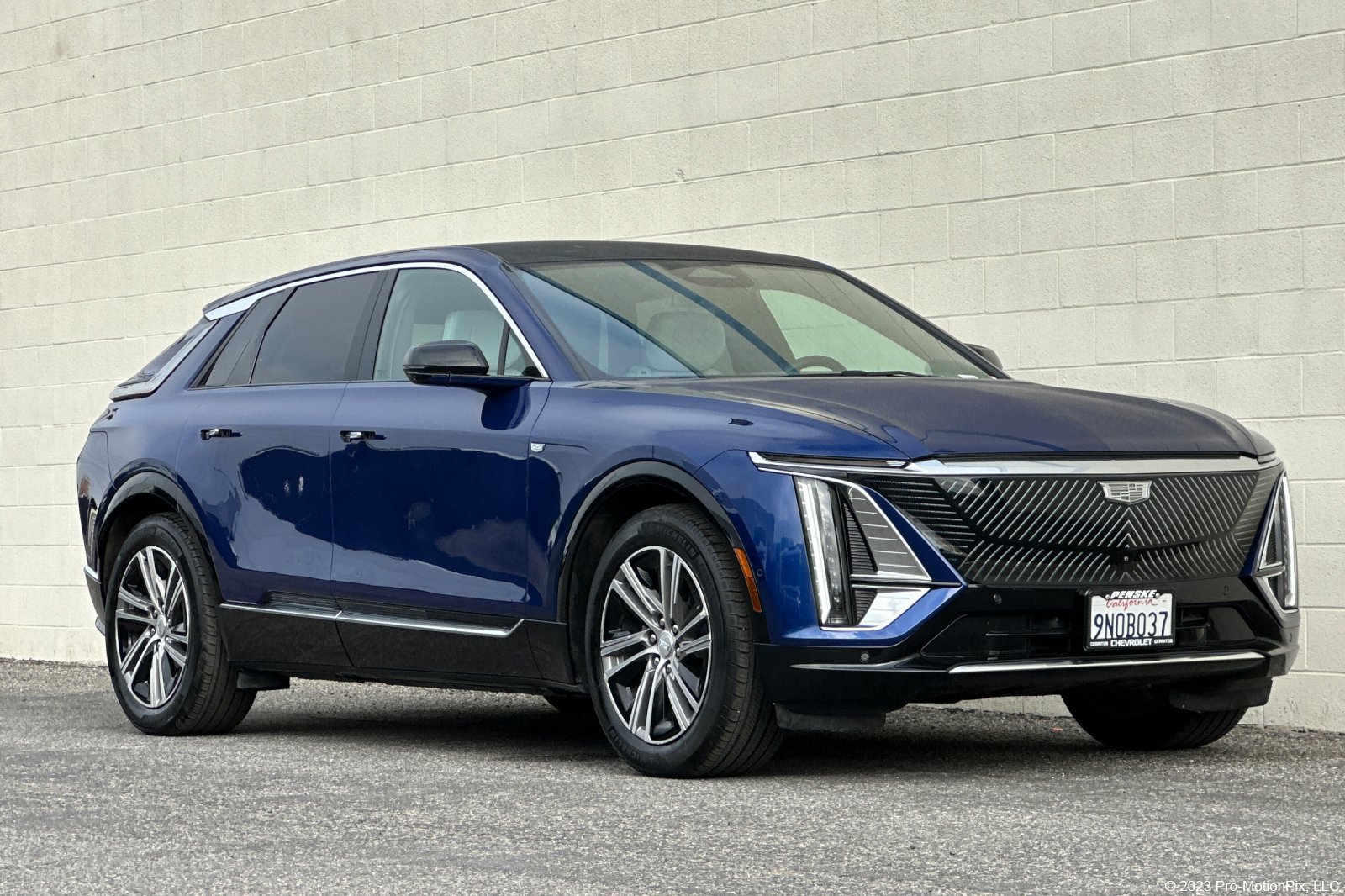 Certified 2024 Cadillac Lyriq Luxury RWD image 1