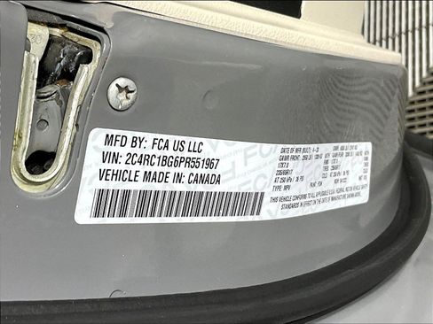 Used 2023 Chrysler Pacifica Touring-L FWD image 19