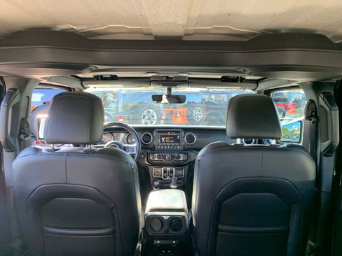 Used 2023 Jeep Wrangler Sahara w/ Cold Weather Group image 38