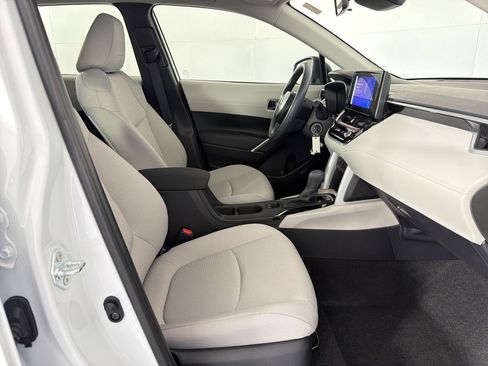 Used 2025 Toyota Corolla Cross L FWD image 29
