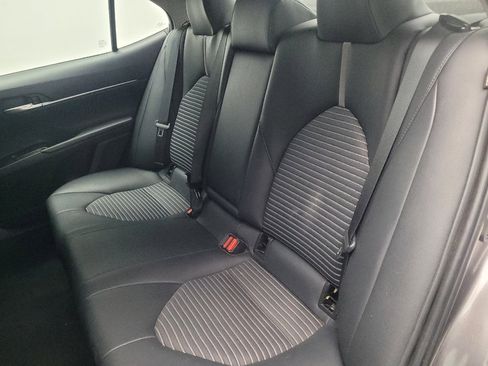 Used 2018 Toyota Camry SE FWD image 18