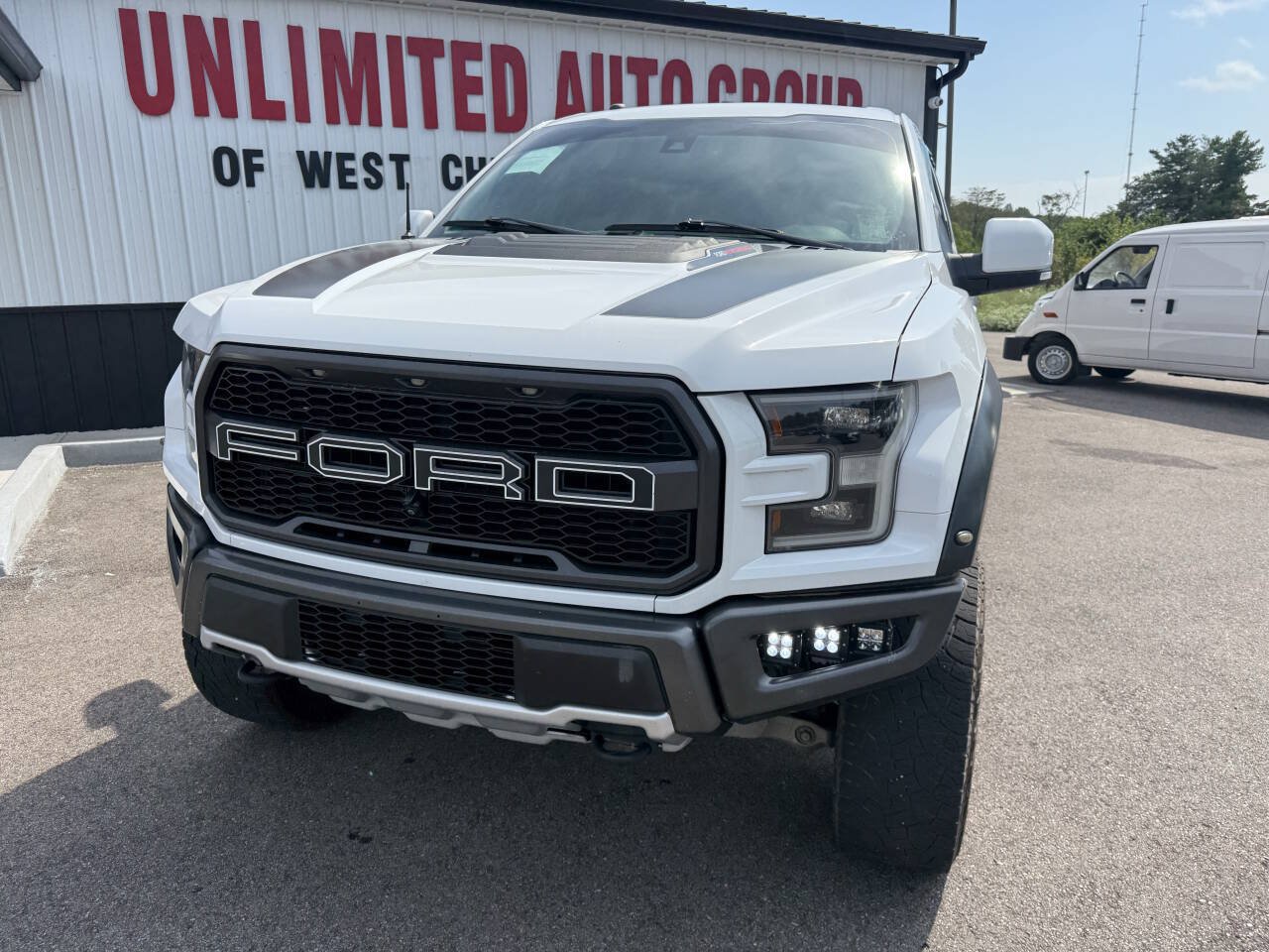 Used 2018 Ford F150 Raptor w/ Equipment Group 802A Luxury AWD/4WD image 2