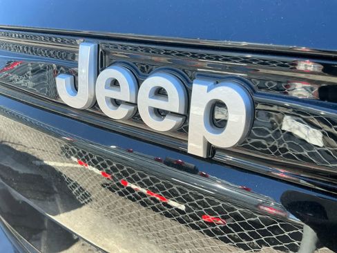 New 2025 Jeep Grand Cherokee Laredo w/ Luxury Tech Group I image 17