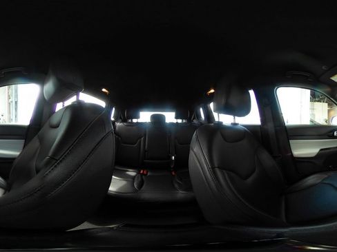 Used 2025 Jeep Compass Limited image 42