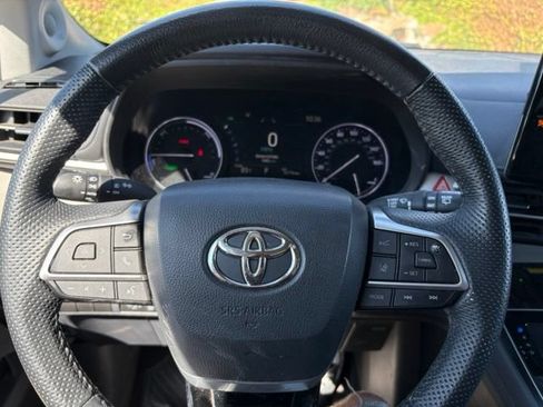 Used 2022 Toyota Sienna Limited AWD/4WD image 26