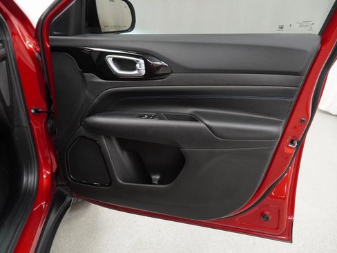 Used 2025 Jeep Compass Latitude w/ Altitude Special Edition image 44