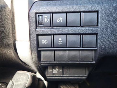 Certified 2025 Toyota Tacoma SR5 AWD/4WD image 16