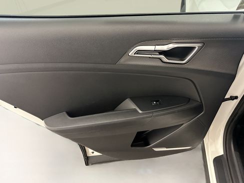 Used 2025 Kia Sportage LX image 26