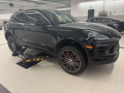 Certified 2023 Porsche Macan S AWD/4WD image 5
