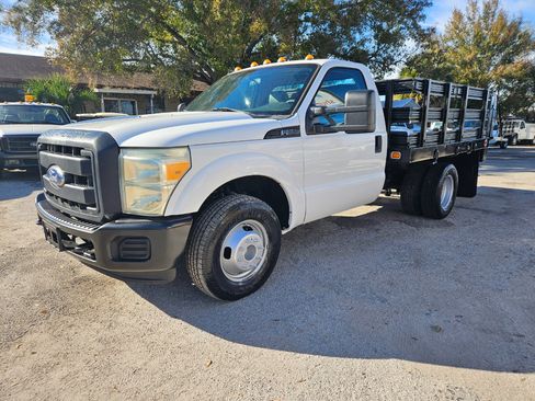 Used 2015 Ford F350 XL image 2