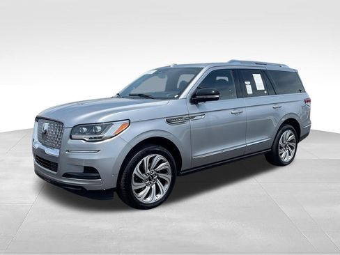Used 2023 Lincoln Navigator Reserve AWD/4WD image 4
