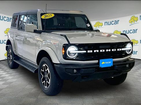 Used 2025 Ford Bronco Outer Banks image 1