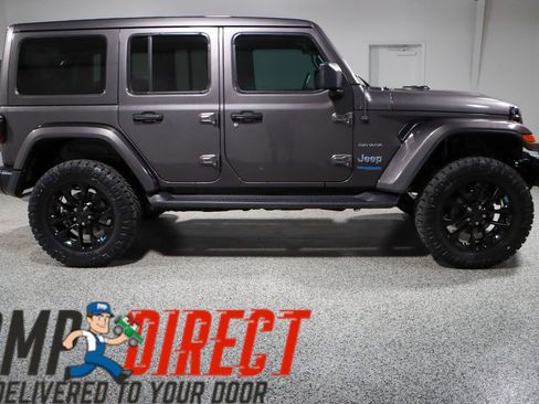 Used 2022 Jeep Wrangler Unlimited Sahara w/ Cold Weather Group image 7