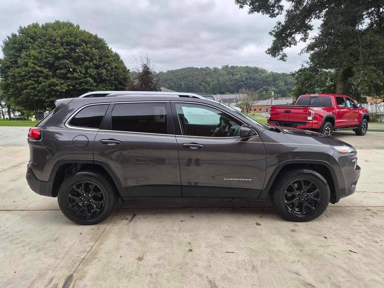Used 2016 Jeep Cherokee Latitude w/ Comfort/Convenience Group AWD/4WD image 7