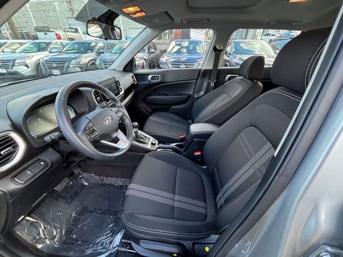 Used 2025 Hyundai Venue SEL image 25