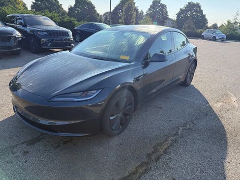 Used 2024 Tesla Model 3 Standard Range RWD image 1
