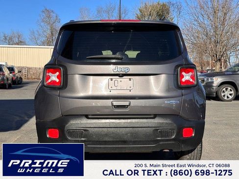 Used 2018 Jeep Renegade Latitude image 6