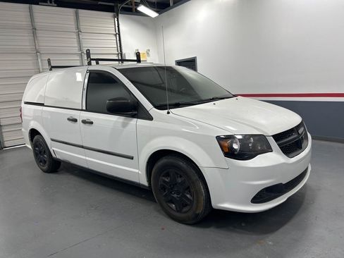 Used 2014 RAM C/V Tradesman w/ UConnect Hands-Free Group FWD image 2
