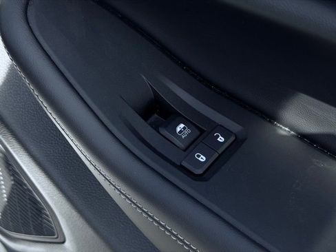 Used 2025 Jeep Grand Cherokee Altitude AWD/4WD image 15