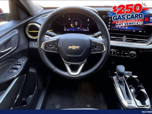 Used 2025 Chevrolet Trax LT w/ Driver Confidence Package FWD image 5