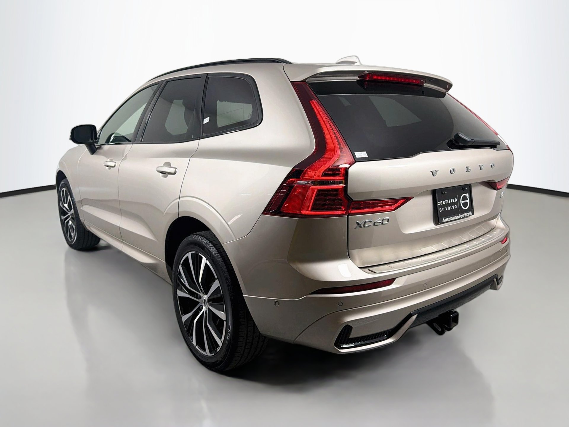 Certified 2023 Volvo XC60 B5 Ultimate w/ Climate Package AWD/4WD image 8