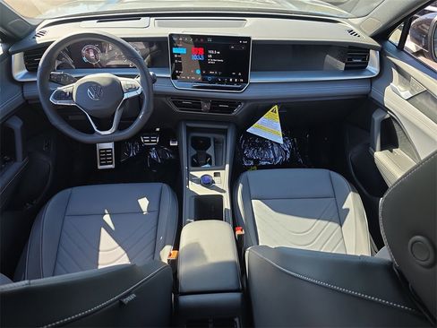 New 2026 Volkswagen Tiguan SE R-Line image 10