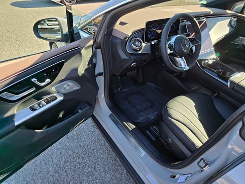 New 2026 Mercedes-Benz EQE 320 4MATIC Sedan image 21