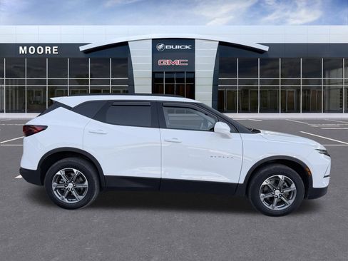 Used 2023 Chevrolet Blazer LT w/ Convenience Package FWD image 2