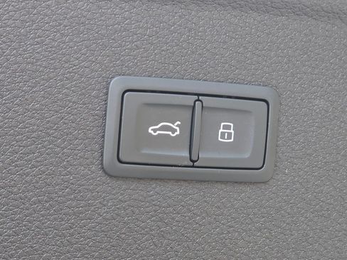 Used 2018 Audi Q5 Prestige w/ Prestige Package AWD/4WD image 17