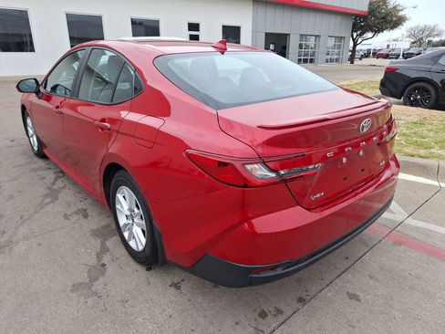 Used 2025 Toyota Camry LE w/ Convenience Package image 4