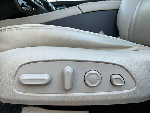 Used 2020 Buick Enclave Premium w/ Sun and Sites Package image 20